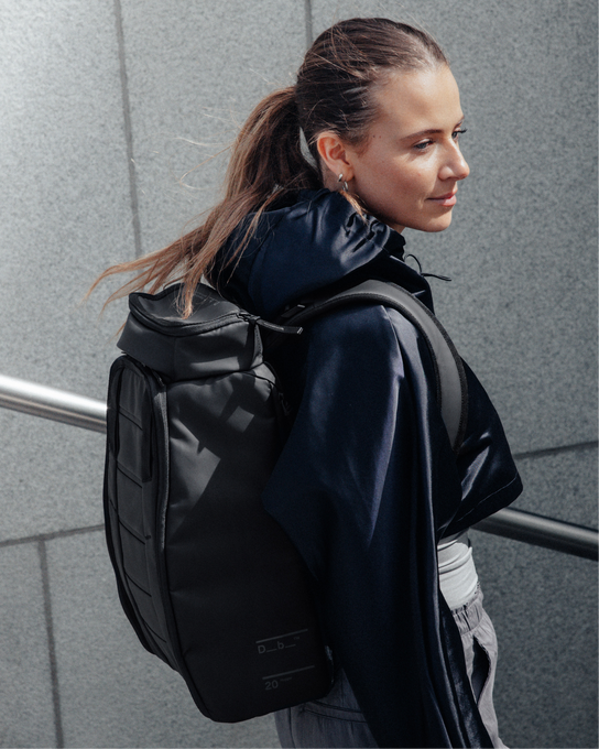 DB Hugger Backpack 20L Black Out