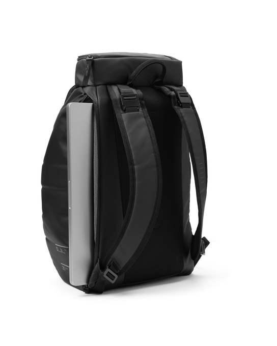DB Hugger Backpack 20L Black Out