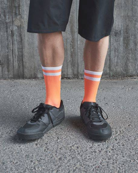 Skarpetki POC Lure MTB Sock Long Zink Orange/Hydrogen White - 2022